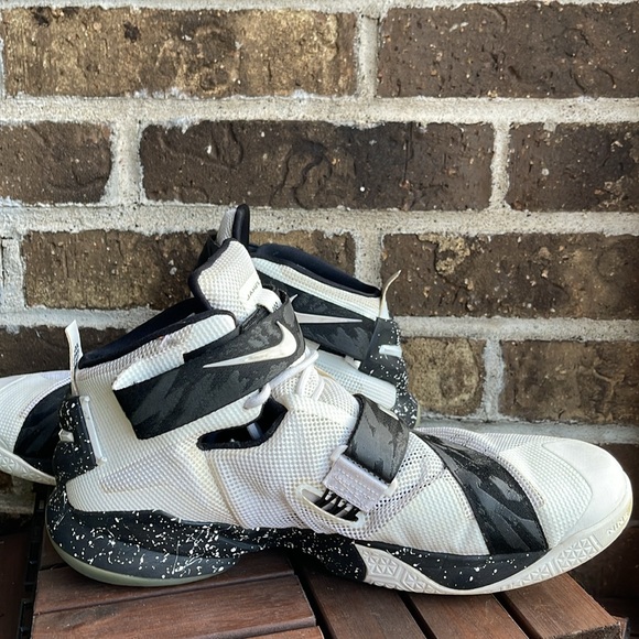 Nike Lebron Soldier Sneakers - Picture 3 of 14